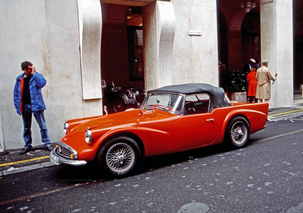 59-1a (94-05-13b) 1959-64 Daimler SP250 Sport 2-seater.jpg